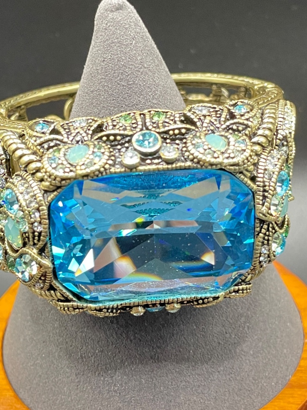 Heidi Daus Dazzling Damoiselle Chunky Statement Bracelet 6 3/4" - Picture 5 of 16